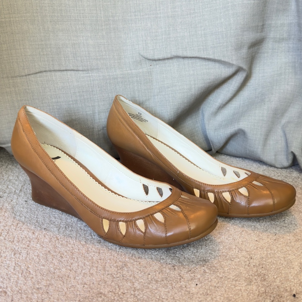 Report Footwear small pump Heels